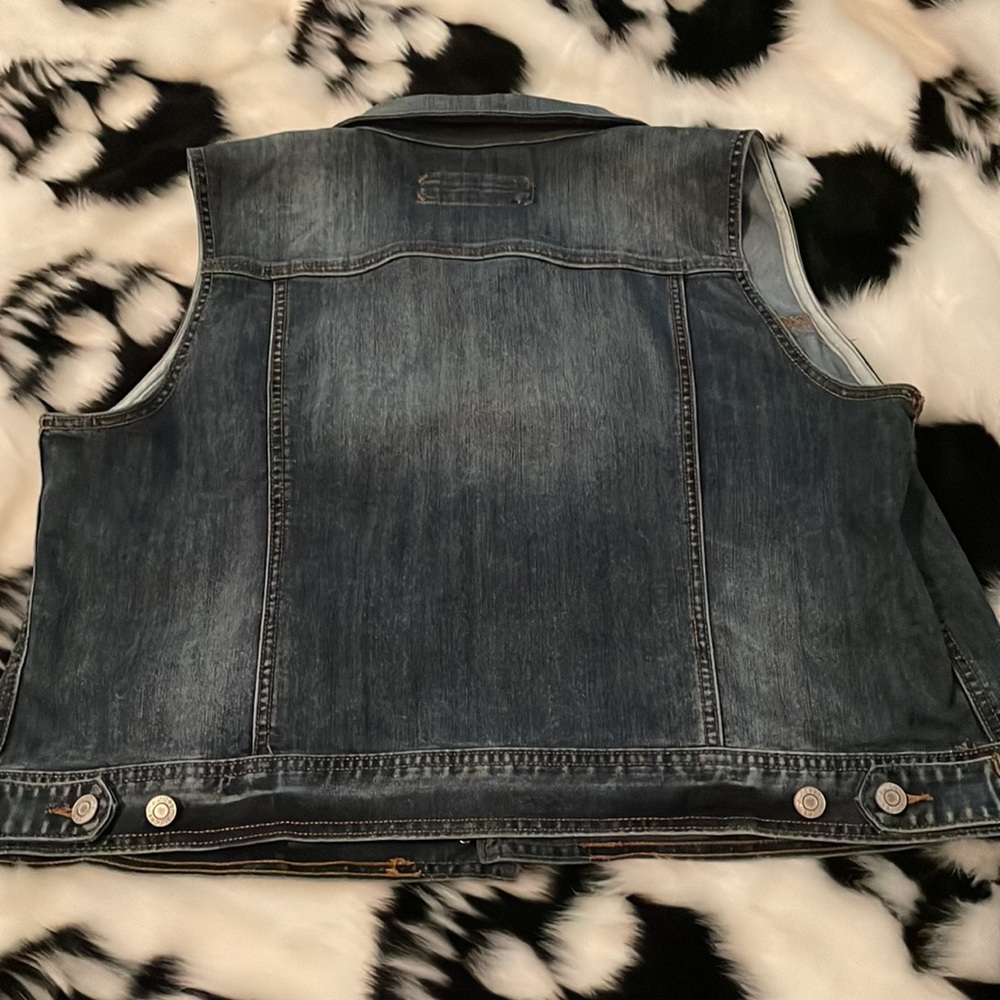Never been worn Maurice’s Jean vest - Picture 3 of 3